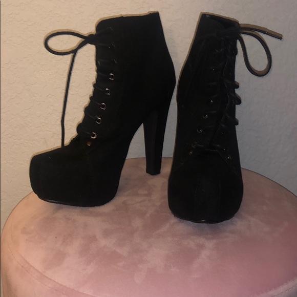 Heels - Picture 3 of 4